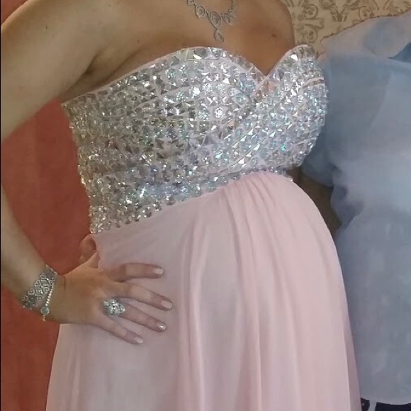 Maternity Gown - Picture 8 of 10